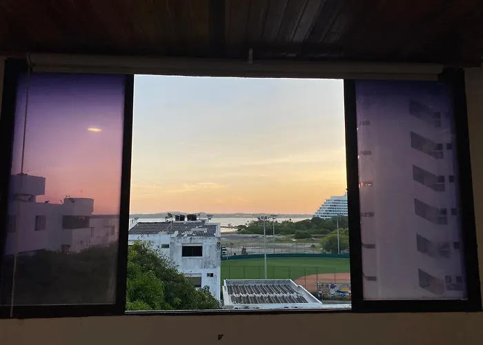 Habitacion Para 3 A Una Cuadra De La Playa Y Bahia