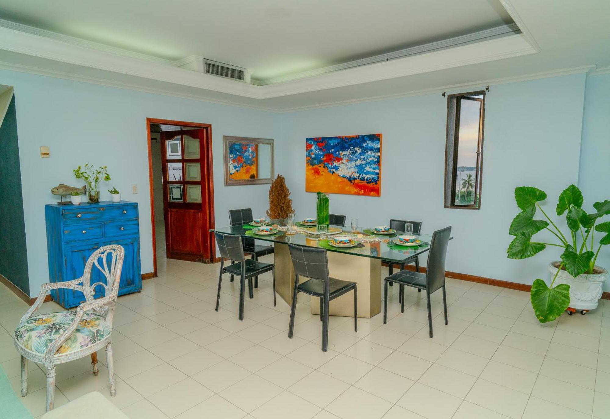 Homestay 3 A Cuadra De La Playa Y Bahia